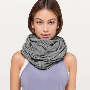 Lululemon Vinyasa Scarf *Rulu Heathered Herringbone Black Heathered White
